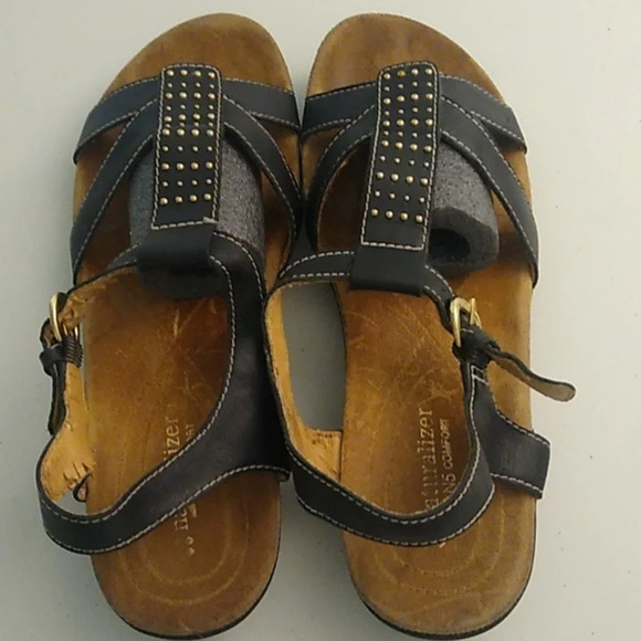 NATURALIZER GENUINE LEATHER STRAPPY BUCKLE COMFORT SANDALS WITH GOLD - Picture 2 of 9